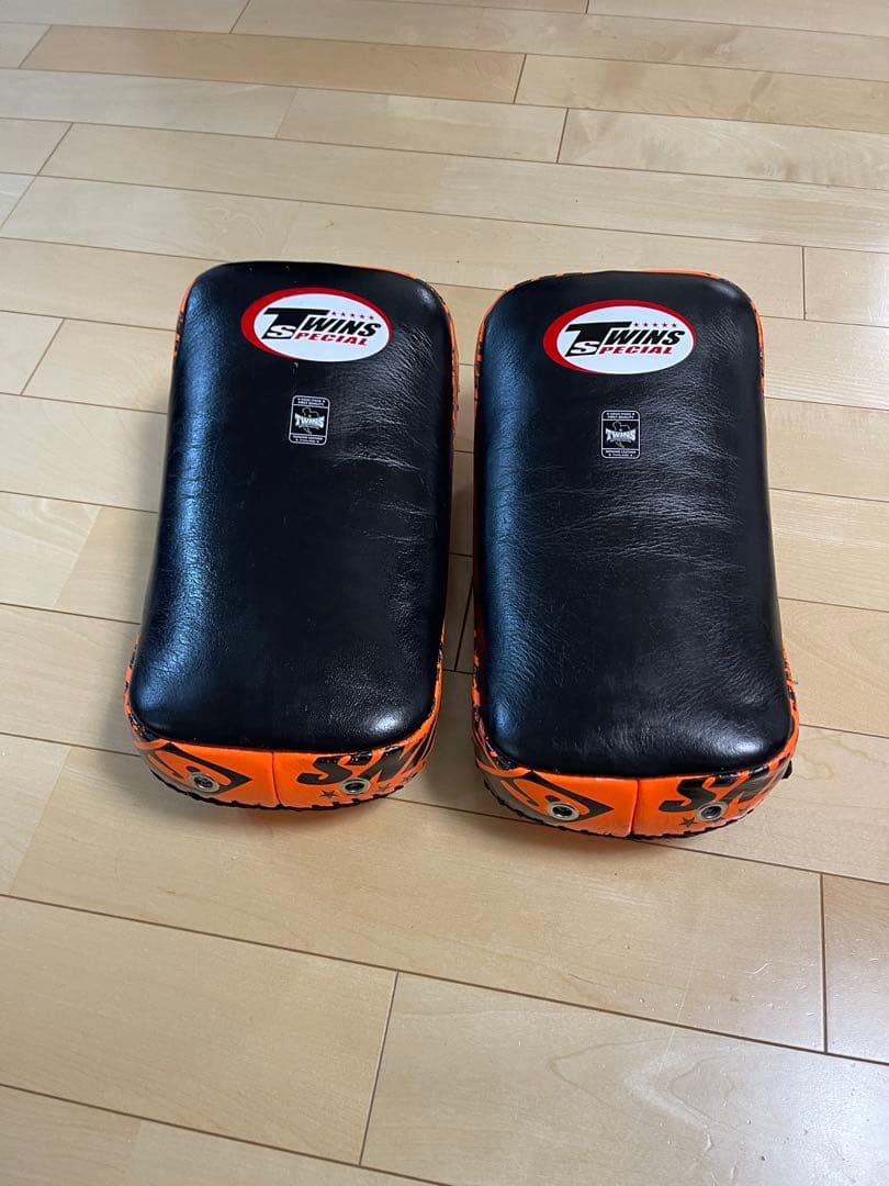 Twins Special キックミット 2個セット 黒/オレンジ