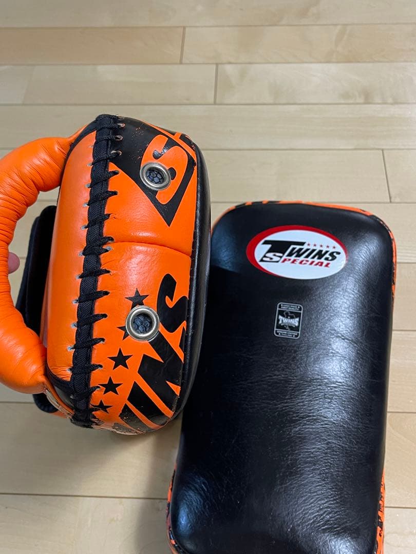 Twins Special キックミット 2個セット 黒/オレンジ