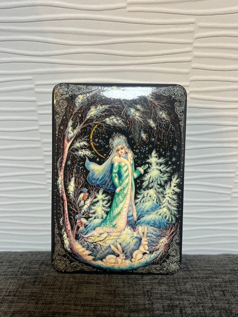 【値下げ】ロシアのパレフ漆器箱　スネグーラチカ雪娘