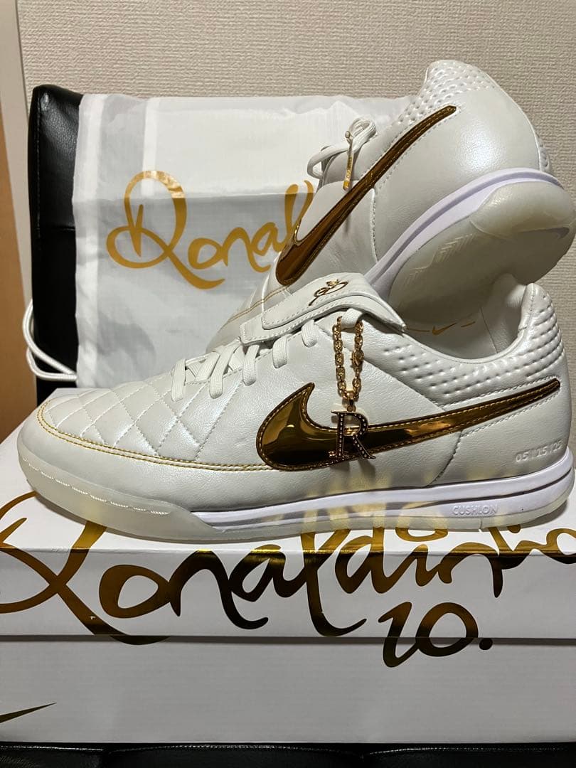 Ronaldinho × Nike Tiempo Legend 26cm