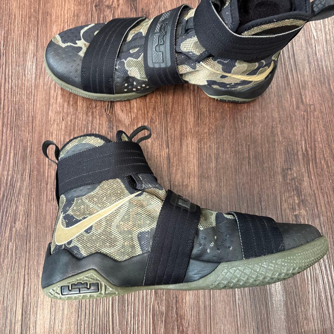 Nike バスケットボールシューズ カモフラージュ