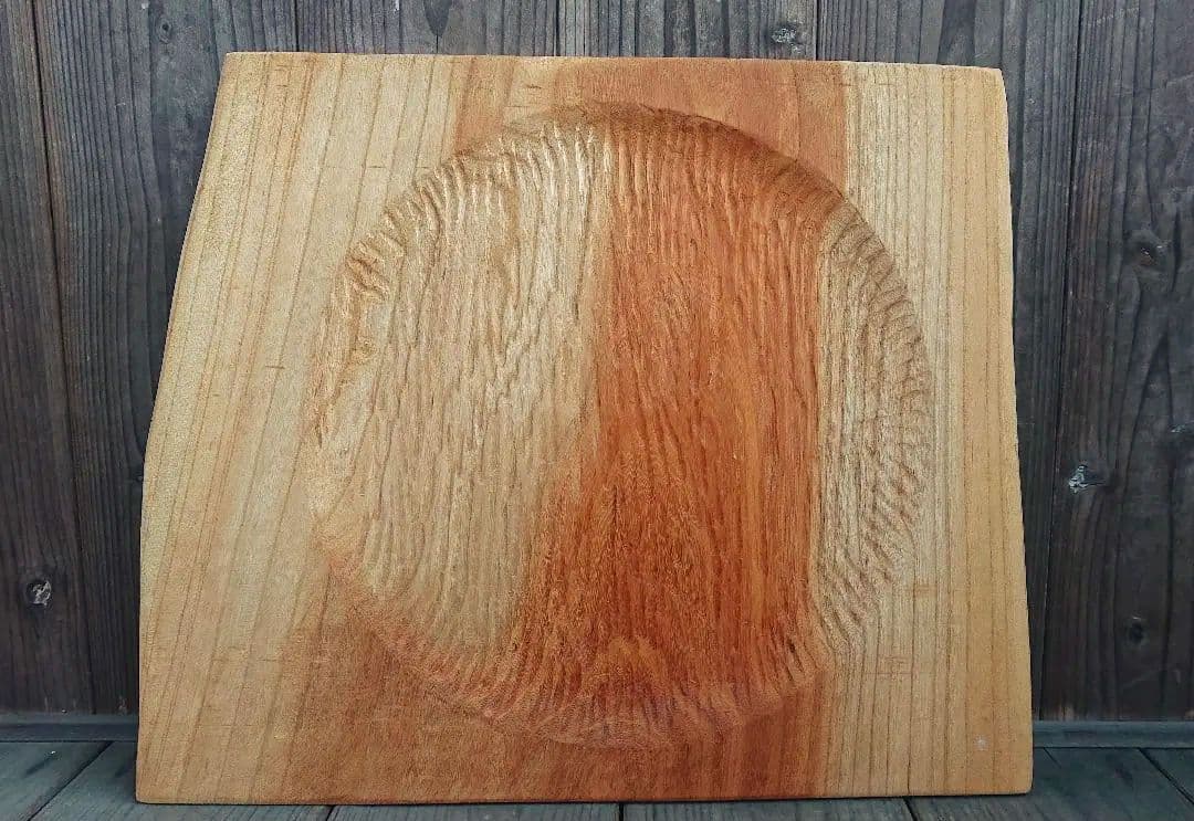 ワンランク上のキャンプに！木製手彫り大皿( アウトドア / 室内共用