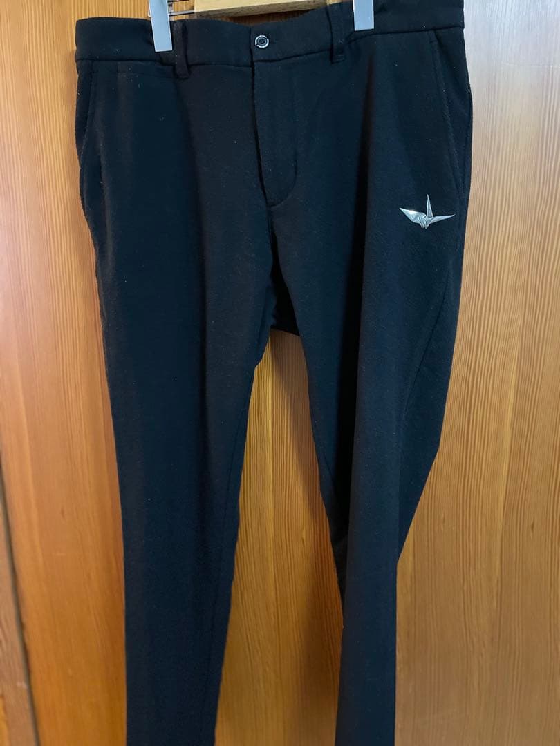 1PIU1UGUALE3折り鶴刺繍 ブラックパンツ