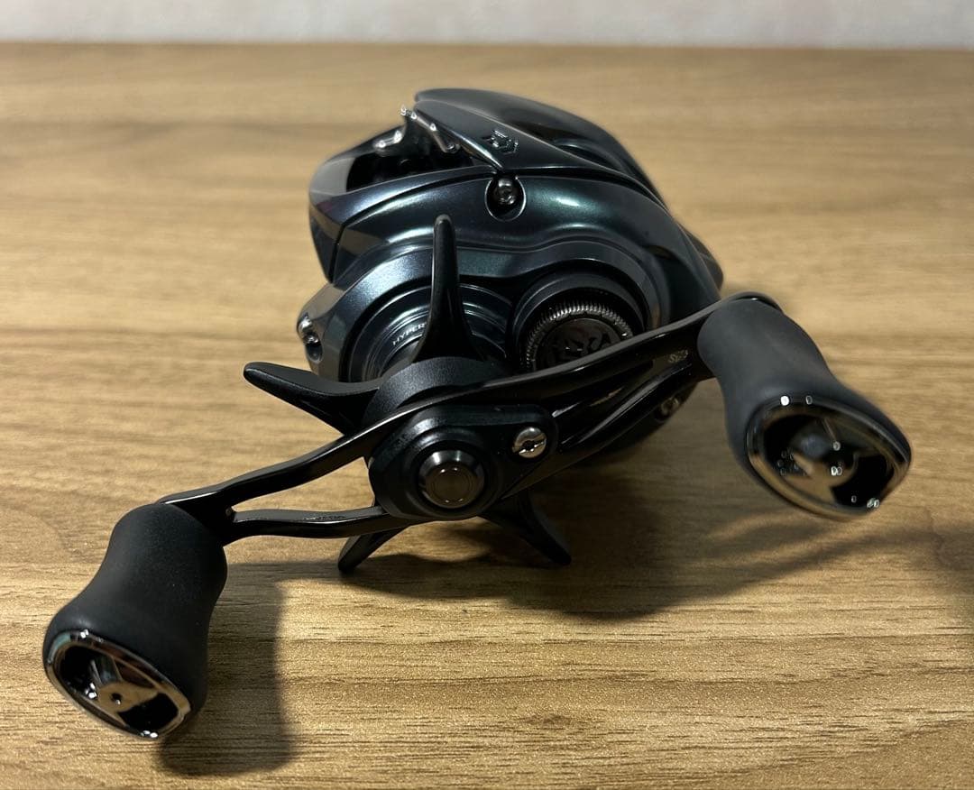 【未使用】美品　Daiwa25タトゥーラSV TW 100XHL 左巻き