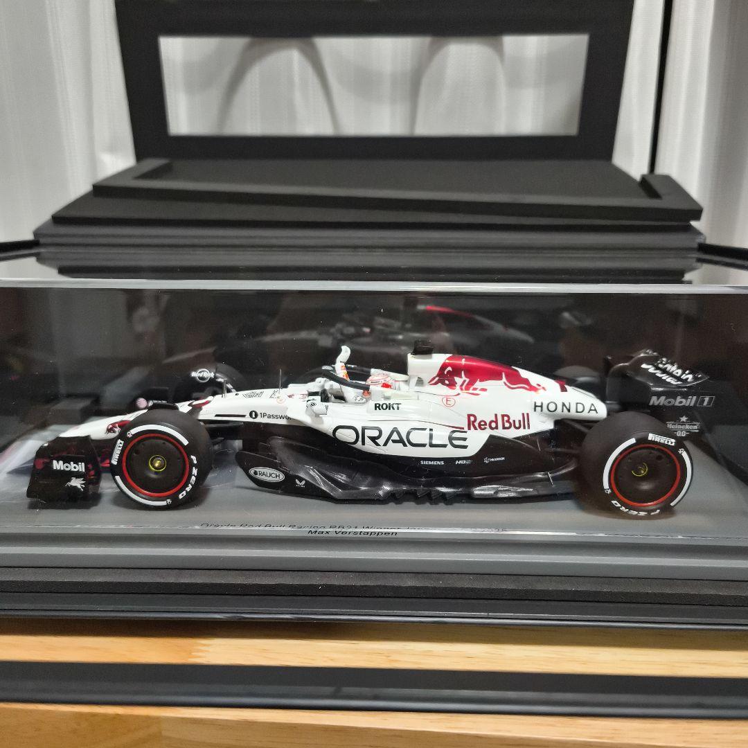 スパーク1/18 レッドブル RB21 Max Verstappen