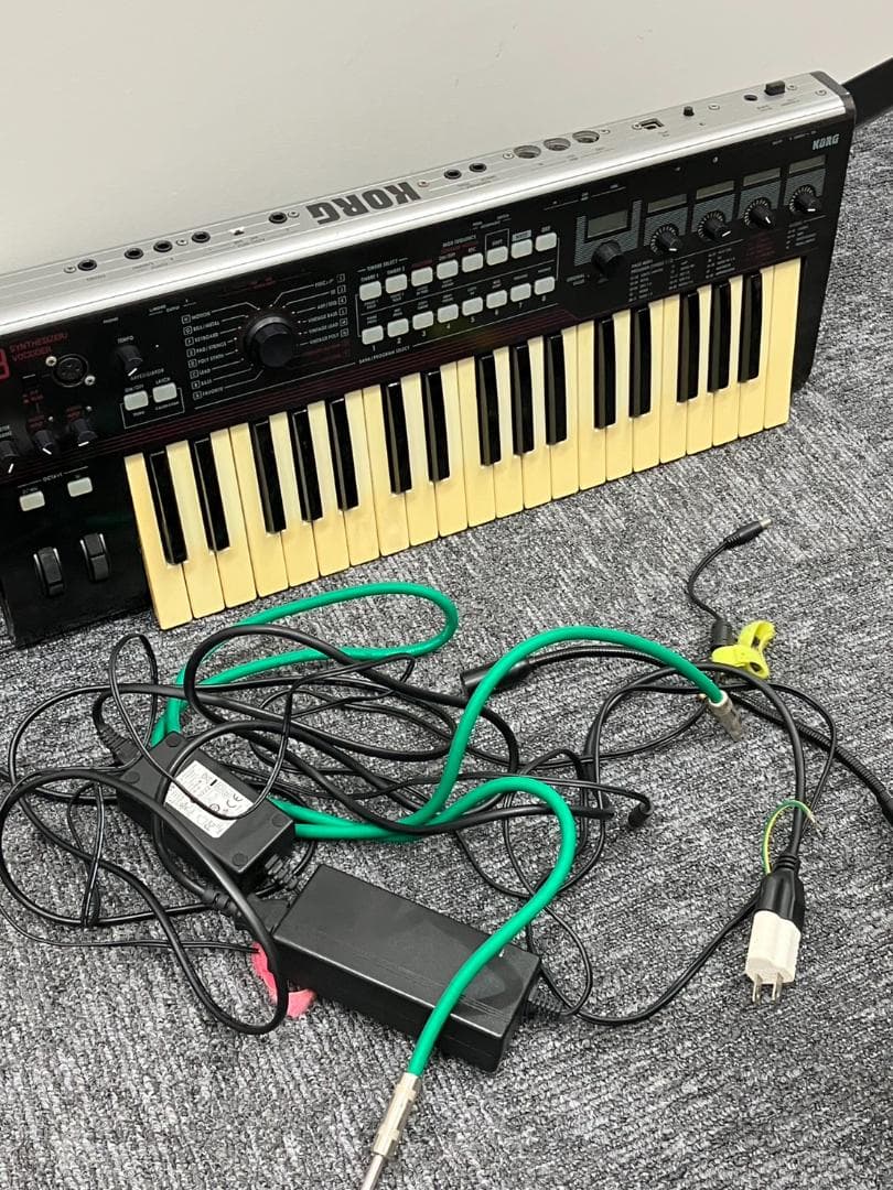 KORG コルグ　シンセサイザー　R3 キーボード