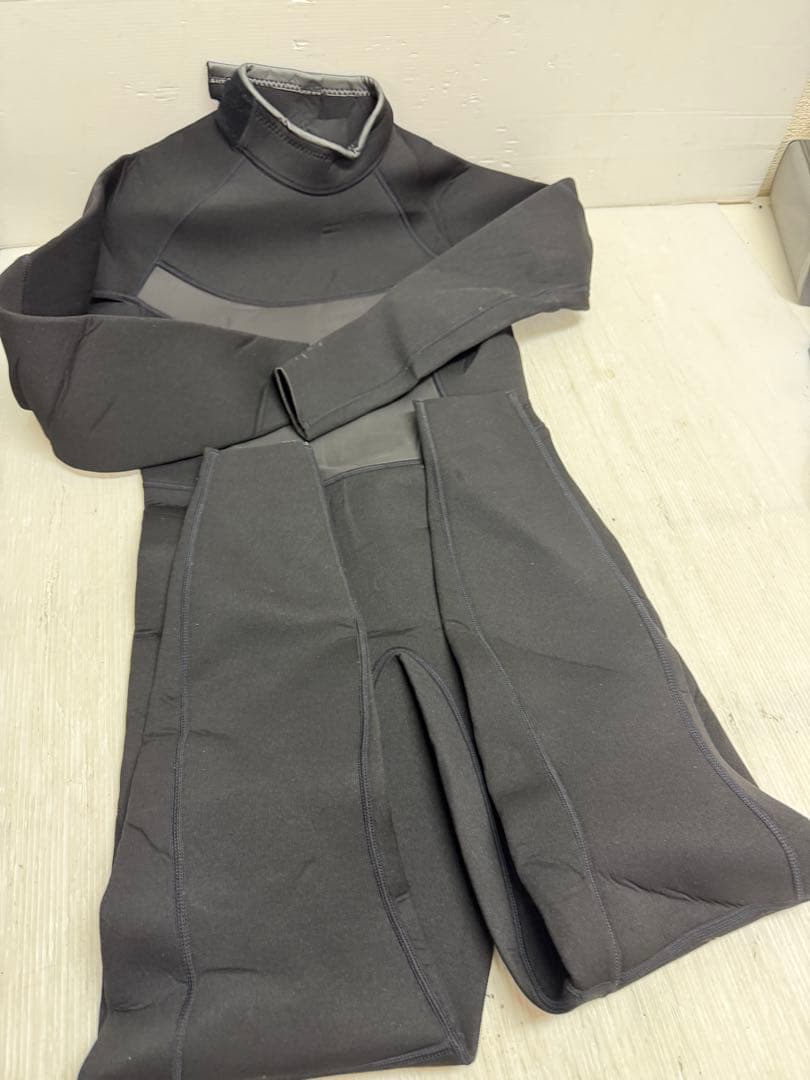 未使用　AQUA α ウェットスーツ　LBサイズ