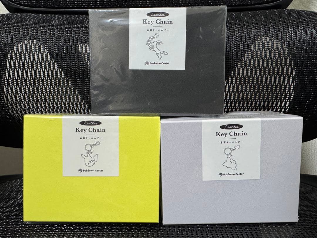 【新品未開封】ポケモン 本革キーホルダー ピカチュウ ブラッキー メタモン