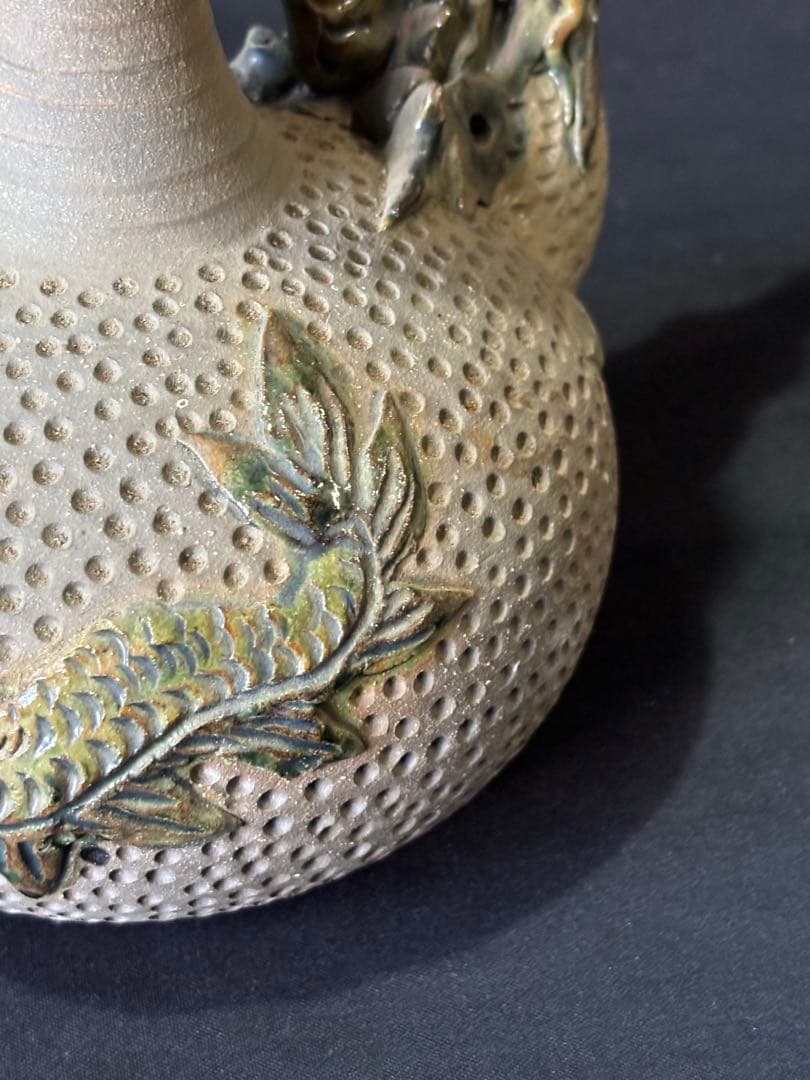 琉球焼　徳利　置物　龍文様　底在銘　(sr1702)