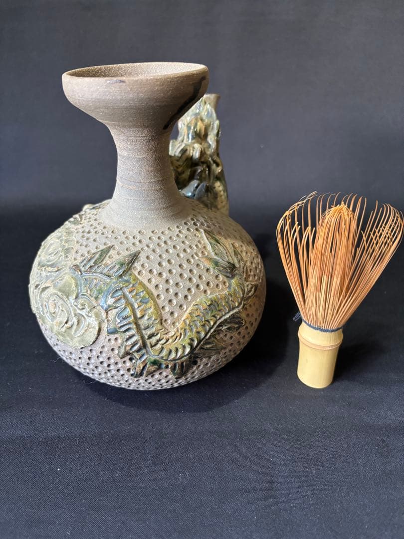 琉球焼　徳利　置物　龍文様　底在銘　(sr1702)