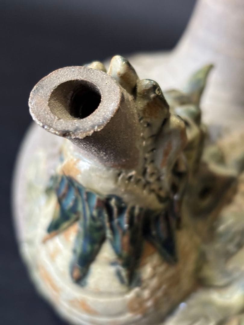 琉球焼　徳利　置物　龍文様　底在銘　(sr1702)