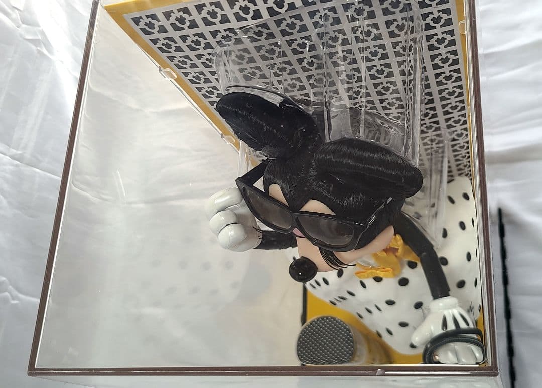 ミニーマウスシグネイチャードール Minnie Mouse Signature