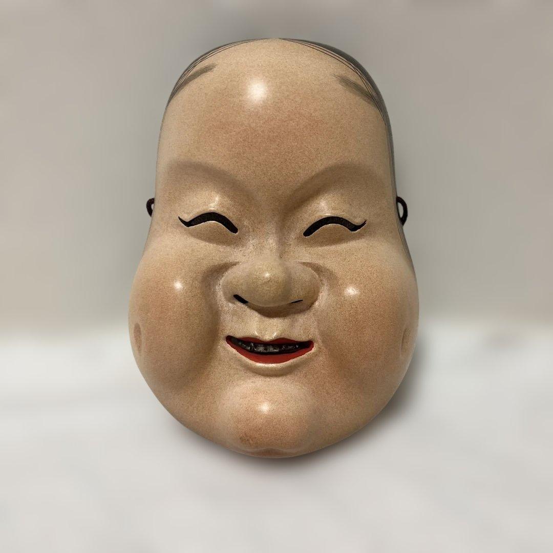 伝統的な能面 笑顔 木製