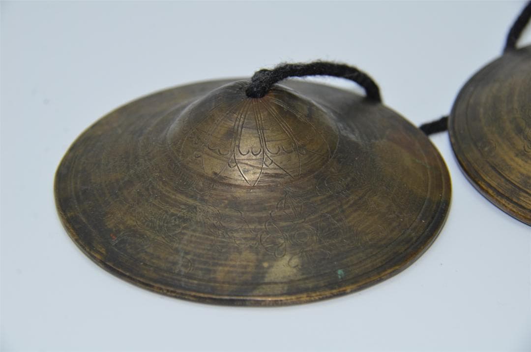 仏具　妙鉢　密教　鳴り物　シンバル　銅鑼　打楽器　仏教美術