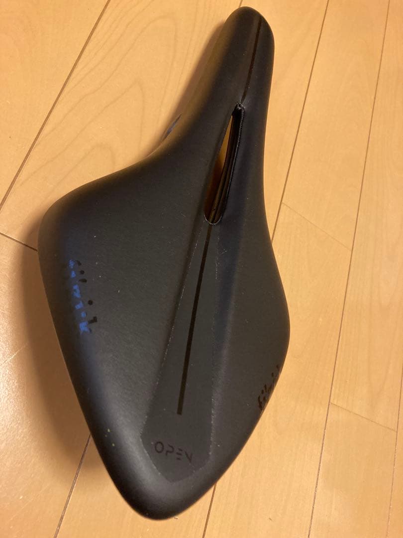 フィジーク　サドル　アリオネR3 k:iumレール