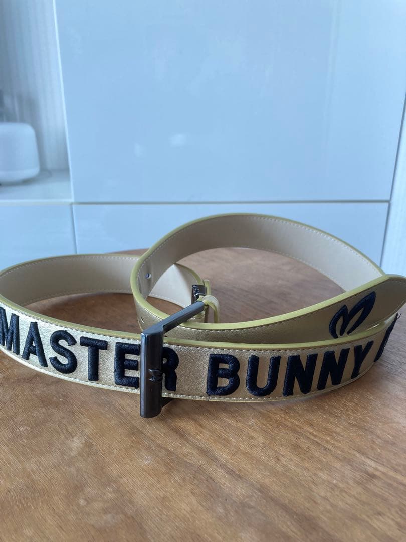 MASTER BUNNY ベージュ ロゴ入り ベルト