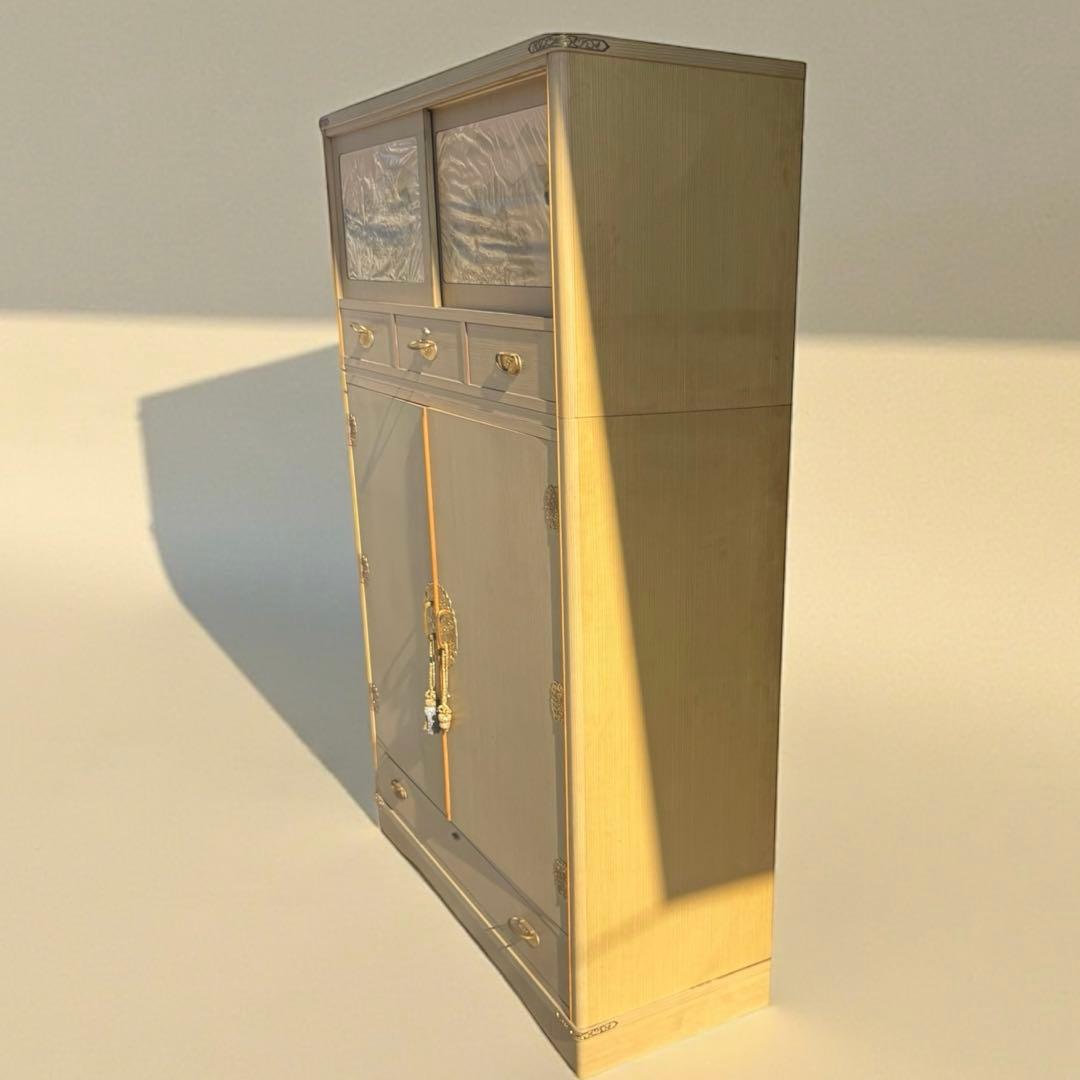 着物　外装は合板ですが衣装収納部は桐箪笥　年代物