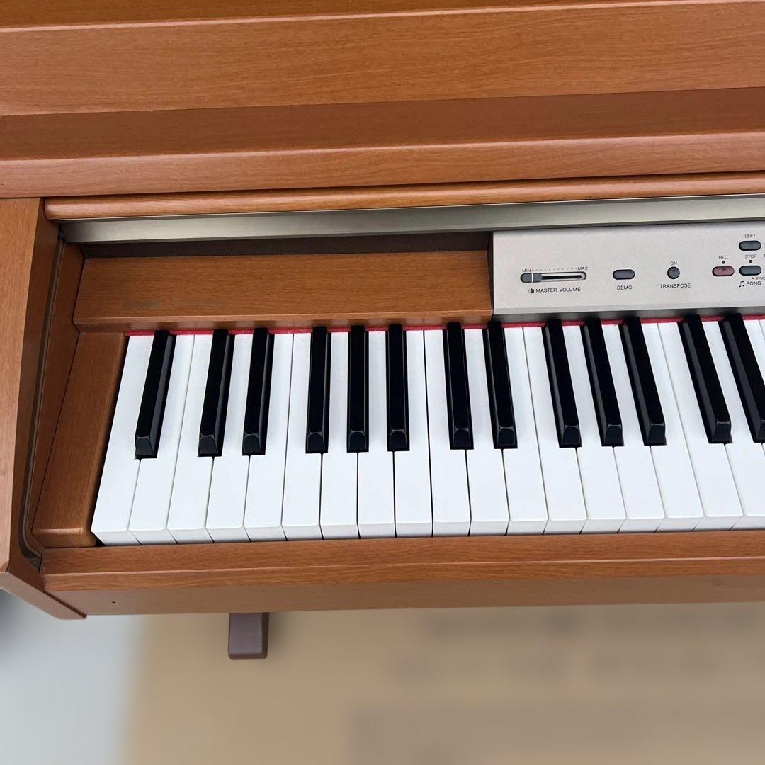Yamaha Clavinova 木目調 3ペダル付き　CLP-230