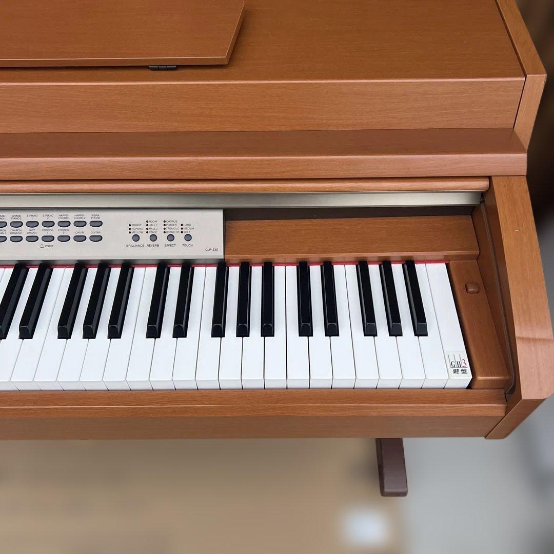Yamaha Clavinova 木目調 3ペダル付き　CLP-230
