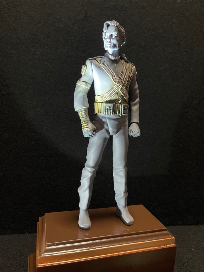 MICHAEL JACKSON マイケル・ジャクソン フィギュア　木製台座付き