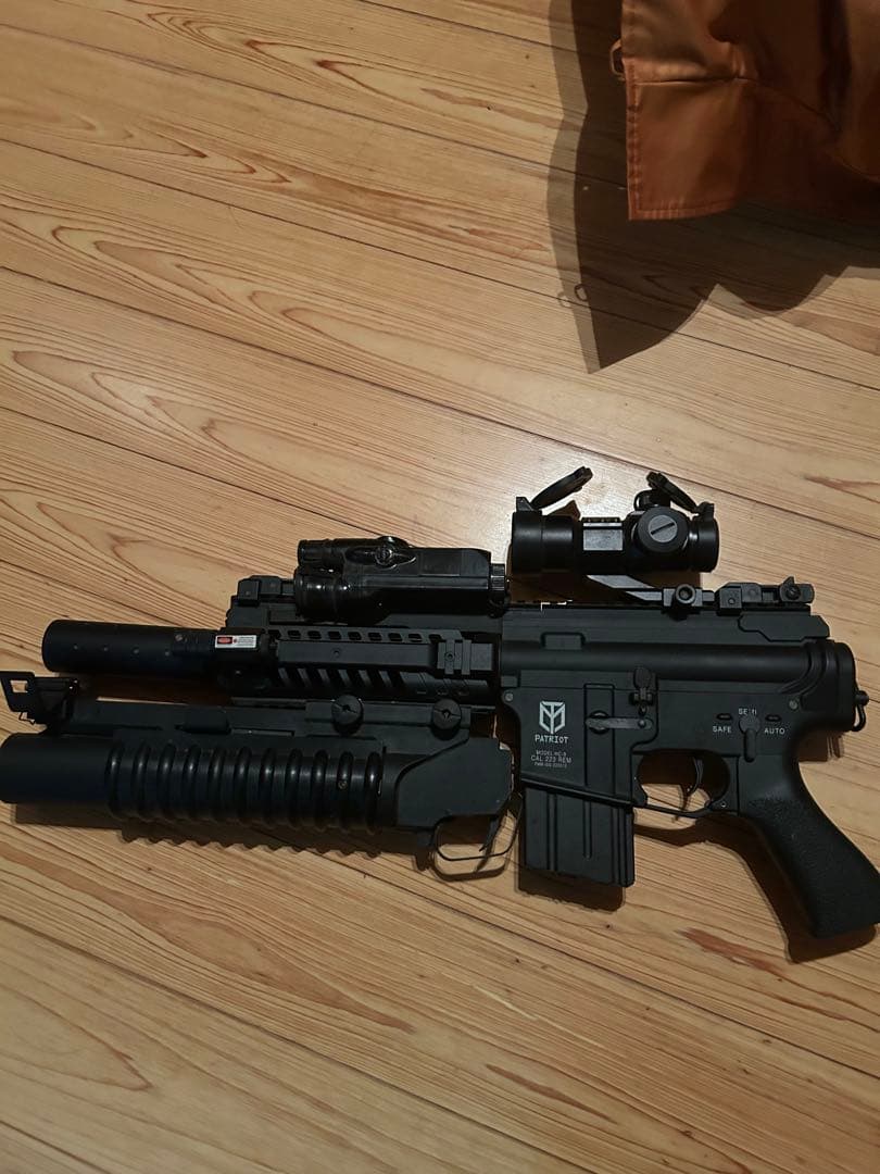 PATRIOT 電動ガン レッドドットサイト付き