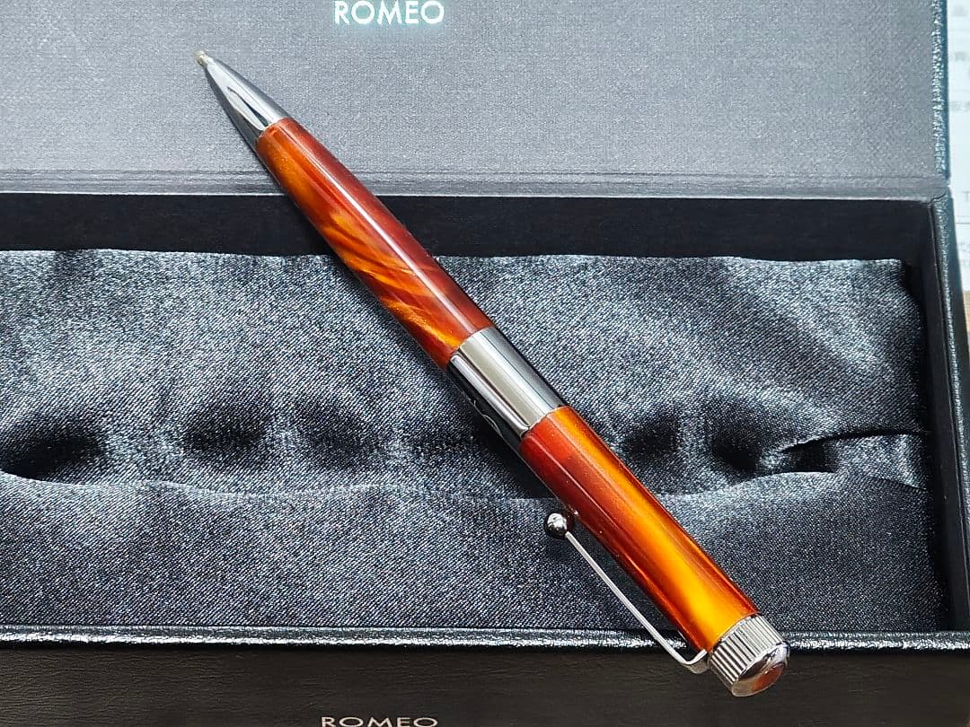 ロメオ　No.3　ボールペン　細軸　イタリアンアンバー