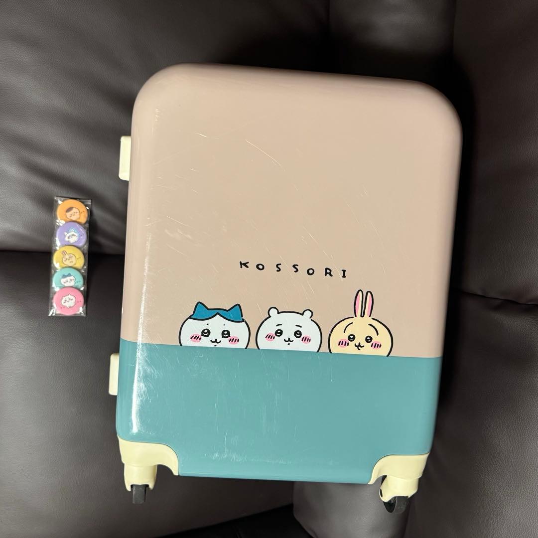 ちいかわ　キャリーケース スーツケース　kossori 缶バッジ付き