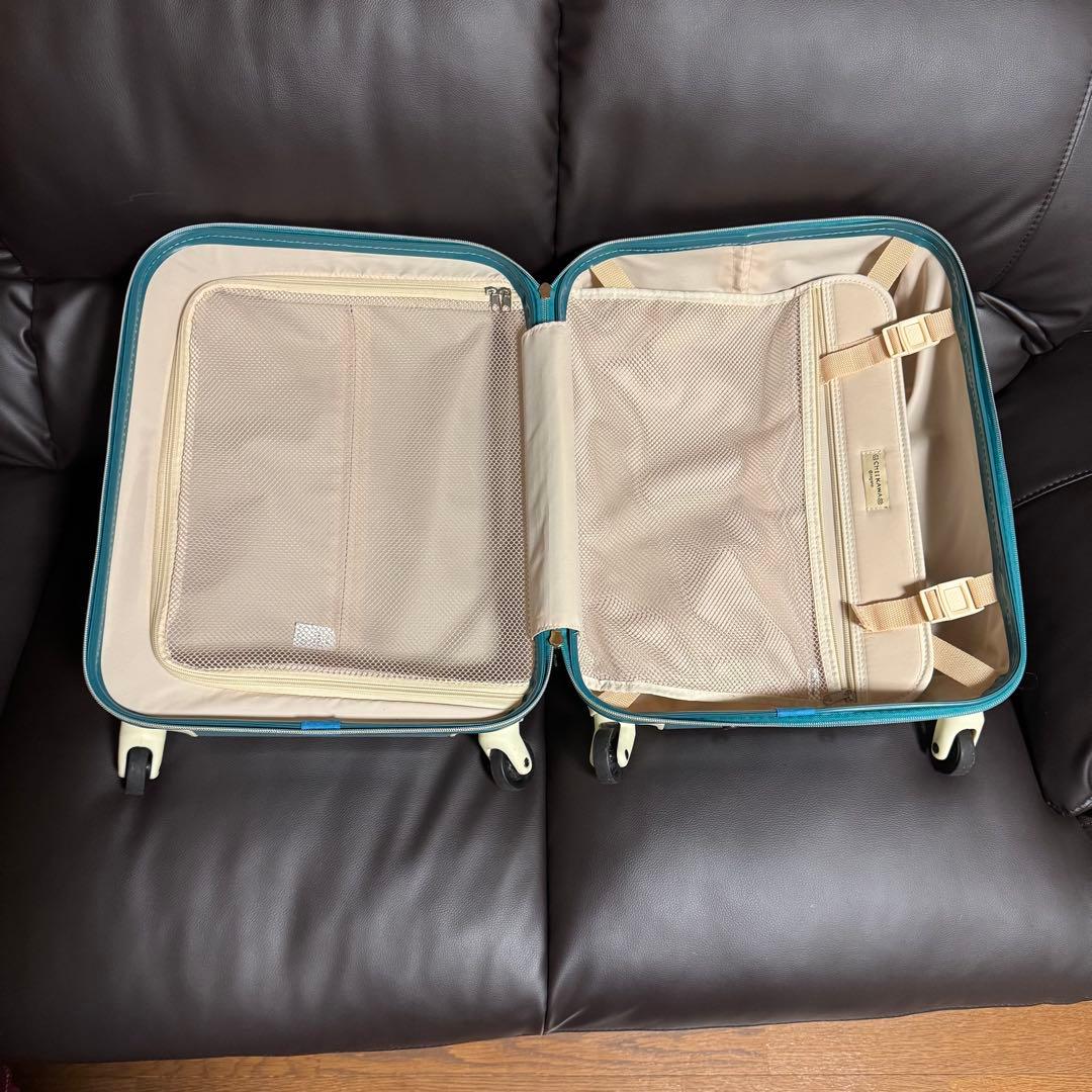 ちいかわ　キャリーケース スーツケース　kossori 缶バッジ付き