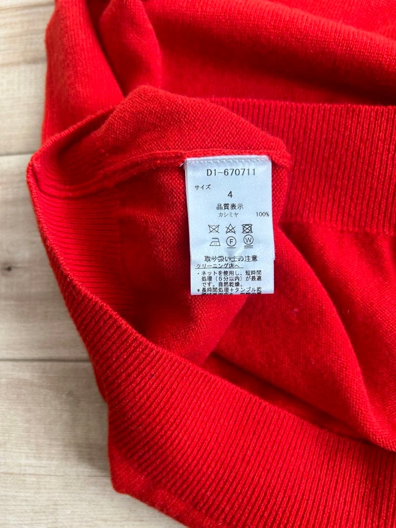 DWD 赤 Vネック ノースリーブ ベスト