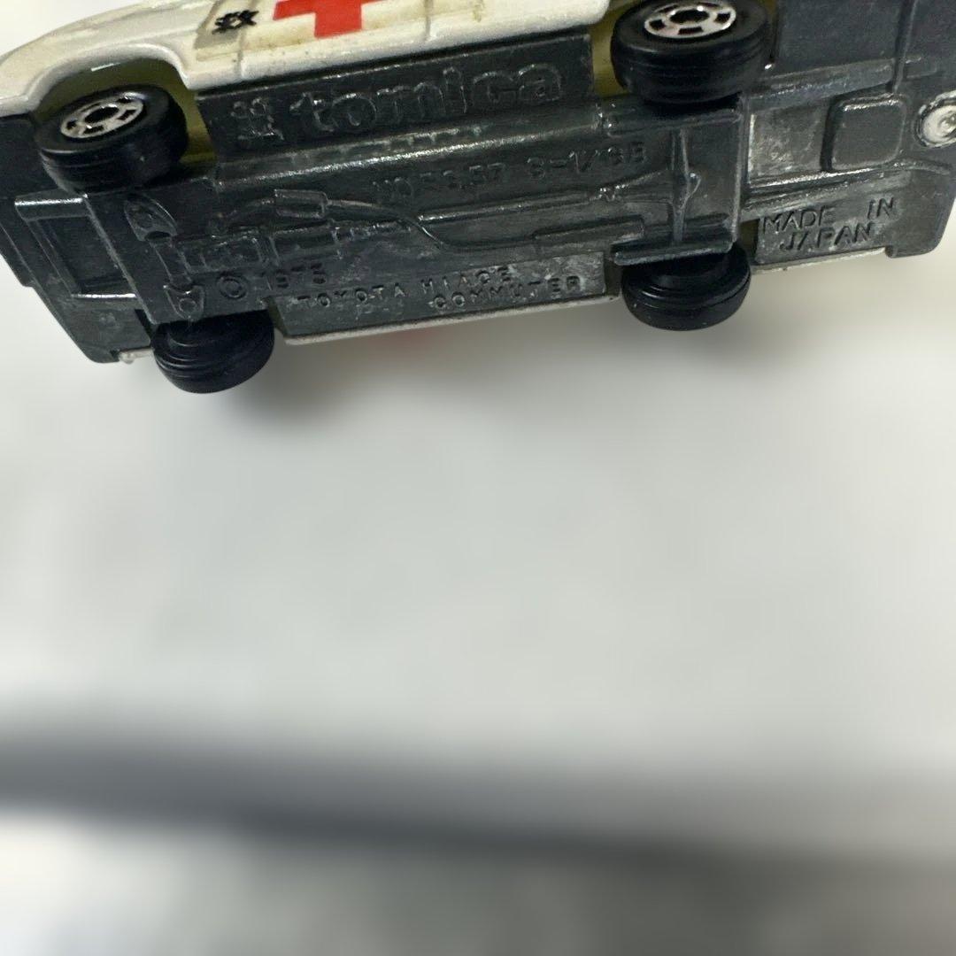 トミカ黒箱No.57ヴィンテージ ハイエースコミューター救急車