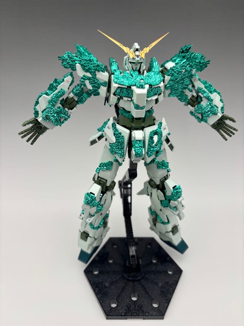 MG 1/100 ユニコーンガンダム(光の結晶体) 塗装完成品