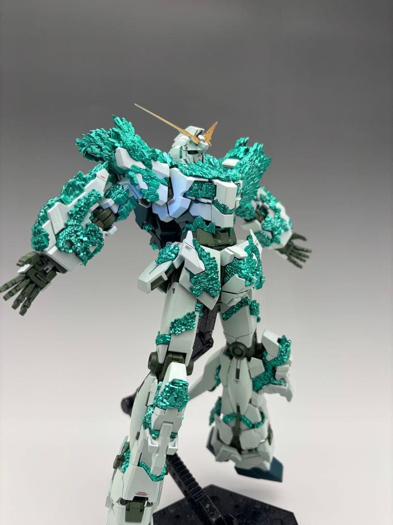 MG 1/100 ユニコーンガンダム(光の結晶体) 塗装完成品