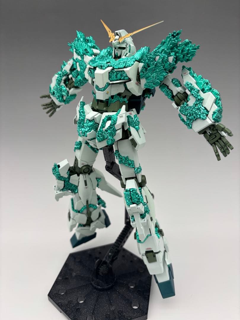 MG 1/100 ユニコーンガンダム(光の結晶体) 塗装完成品