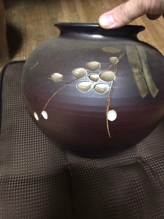 底に何か掘ってありますが不明