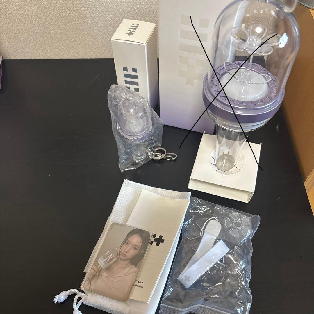 kpopアイドルILLIT グッズまとめ売り