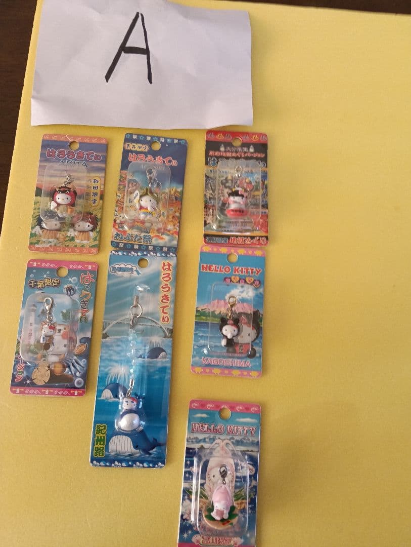 A　ご当地ハローキティファスナーストラップなど日本全国47都道府県制覇　＋１個