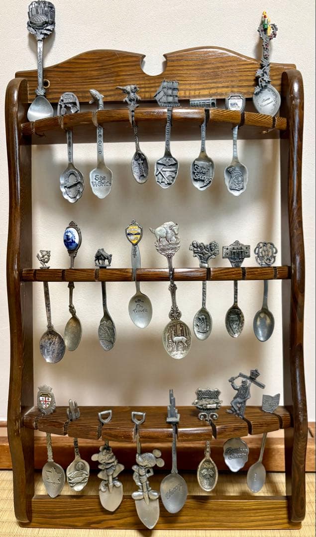 ヴィンテージの ピュータースプーン・コレクション