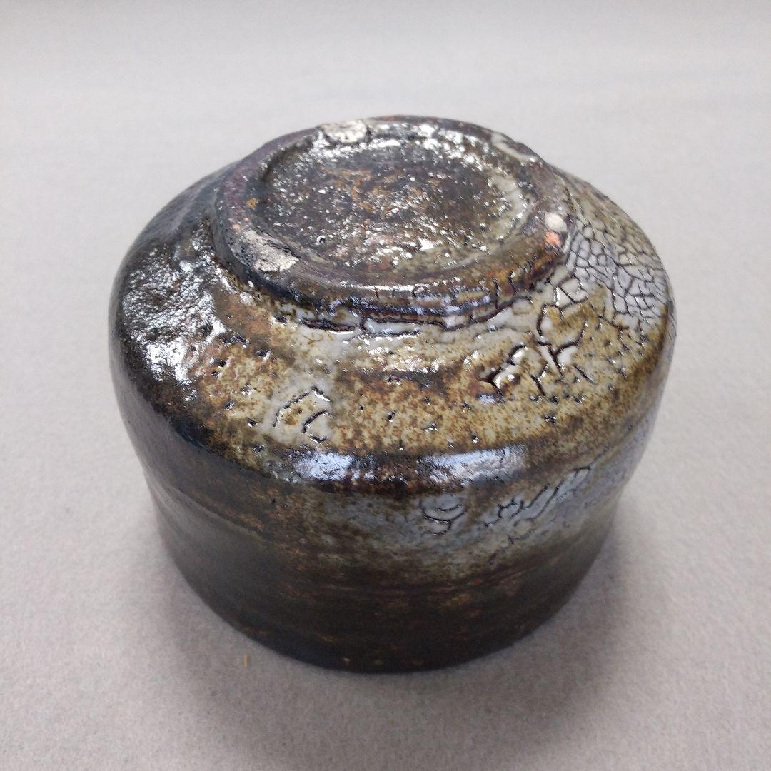 唐津焼　西岡小十　氏作　黒唐津茶碗　共箱・共布つき