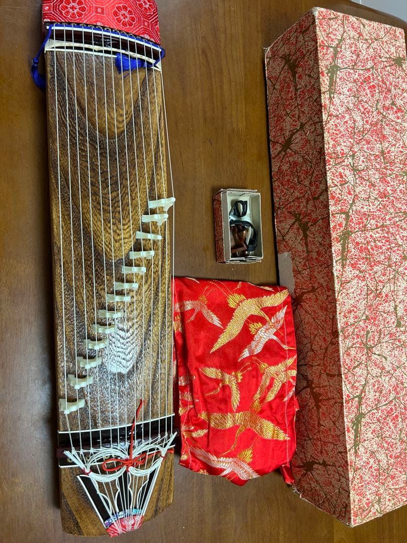 琴と調弦具、ケース付き