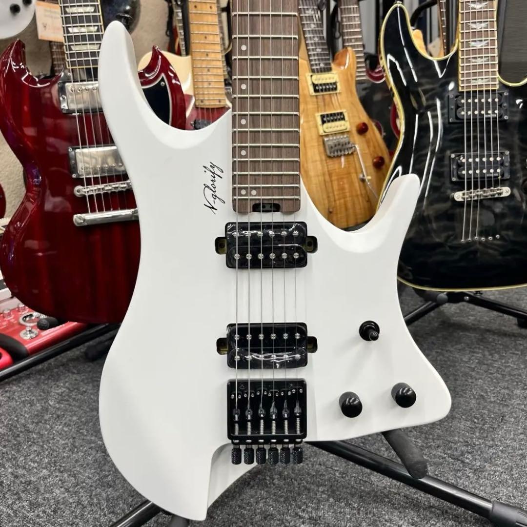 【11258】【新品】ヘッドレスギター 汎用ケース付き ホワイト