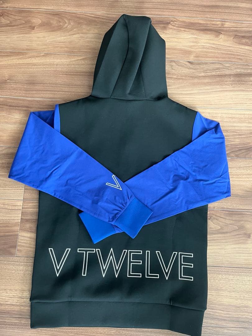 V12 メンズパーカー