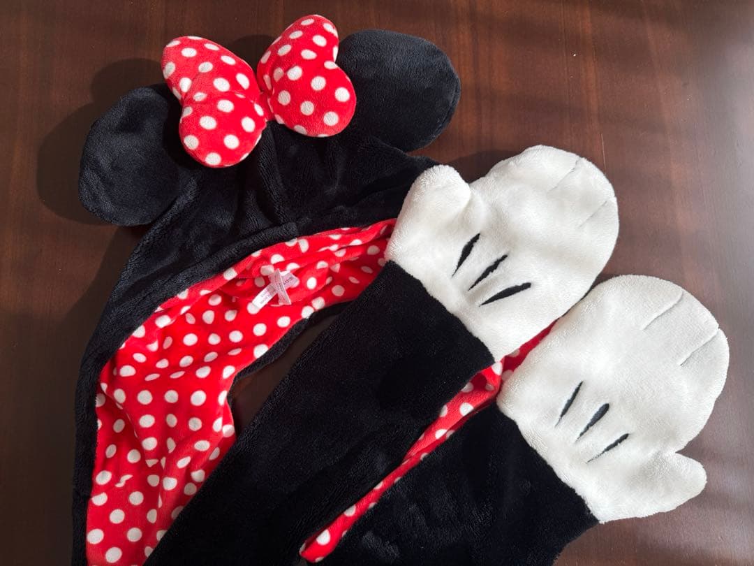 ミニーマウス ファンキャップマフラー耳付きフリース帽子 手袋付き