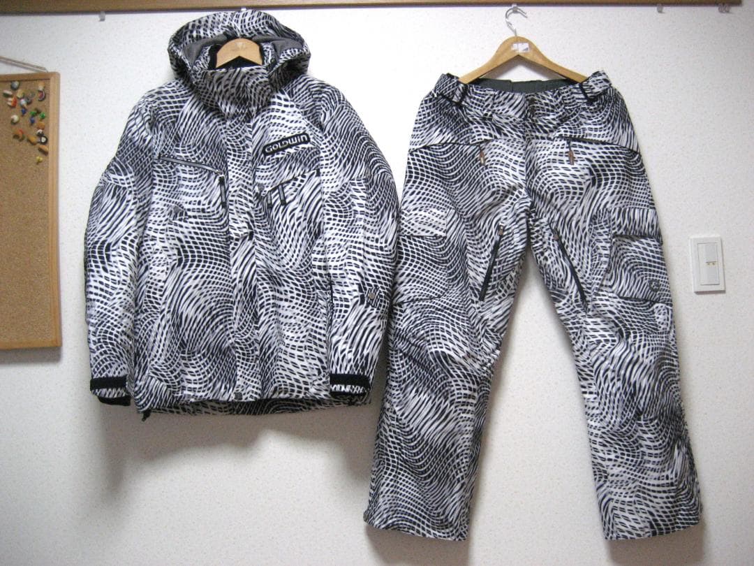 ゴールドウィン 高機能ウェア　上下Mサイズセット