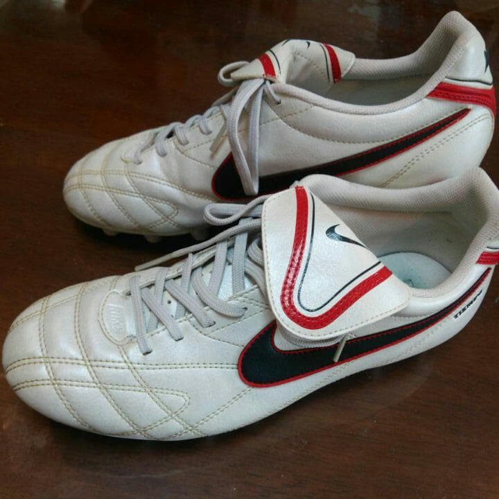 美品 NIKE TIEMPO サッカーシューズ 27.5cm