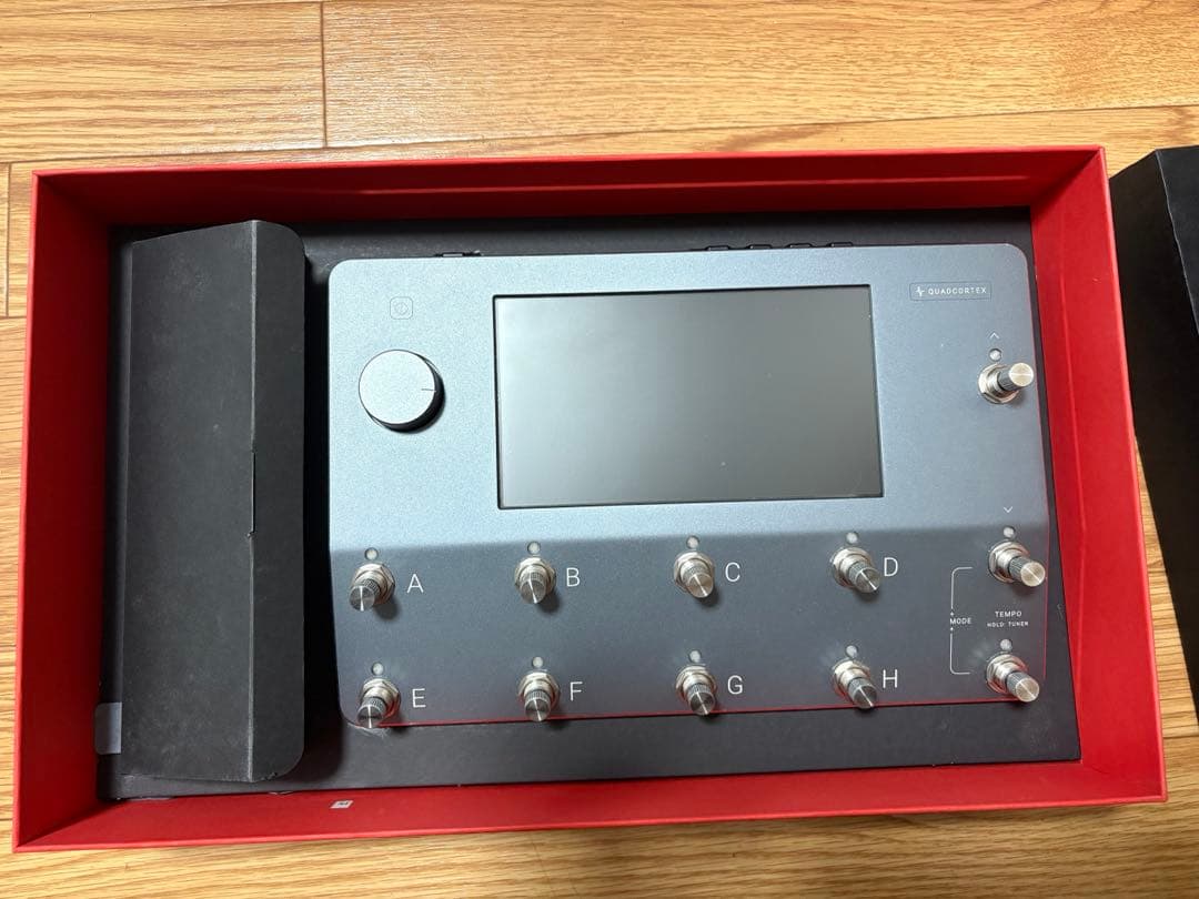 Quad Cortex 付属品 電源アダプター、ケーブル、保証書、箱