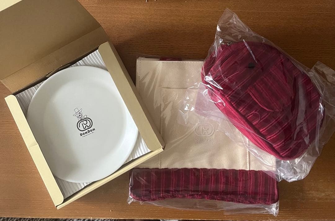 コメダ珈琲 福袋 2026 ドムドムバーガー コラボ グッズ