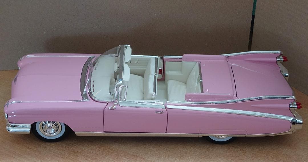 1/18 ピンク キャデラック エルドラド 1959 Cadillac マイスト