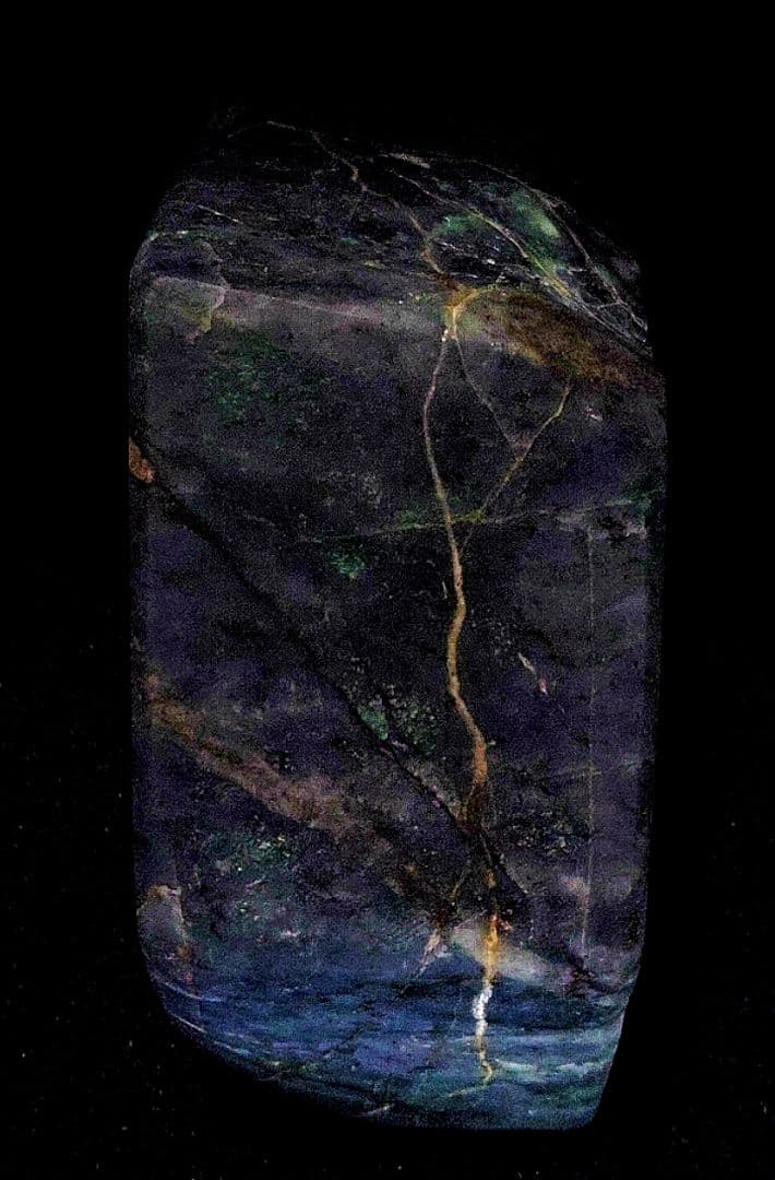 ★翡翠原石★糸魚川硬玉【姫川転石・山之坊コスモクロア・カット431ｇ】