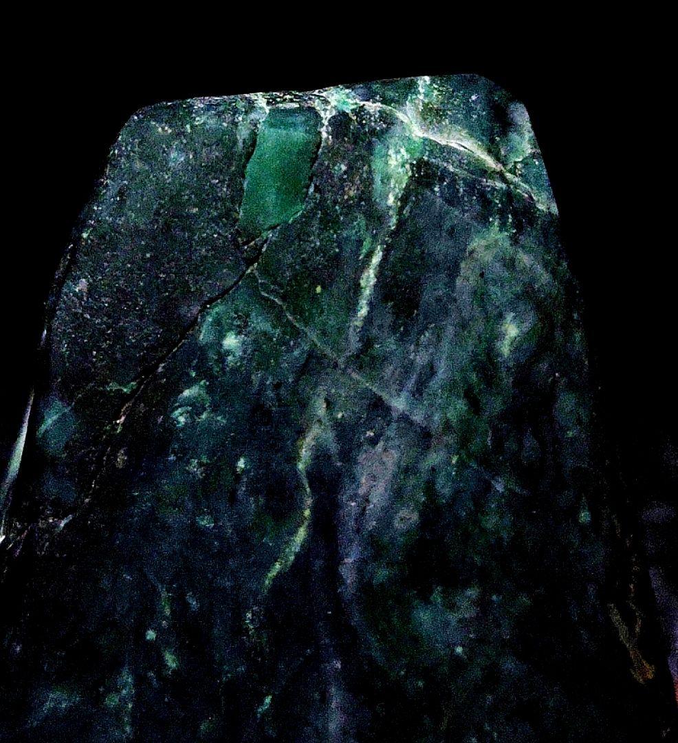 ★翡翠原石★糸魚川硬玉【姫川転石・山之坊コスモクロア・カット431ｇ】