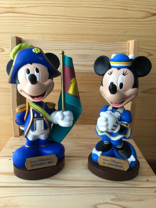 ディズニー　シー　　1周年記念フィギュア